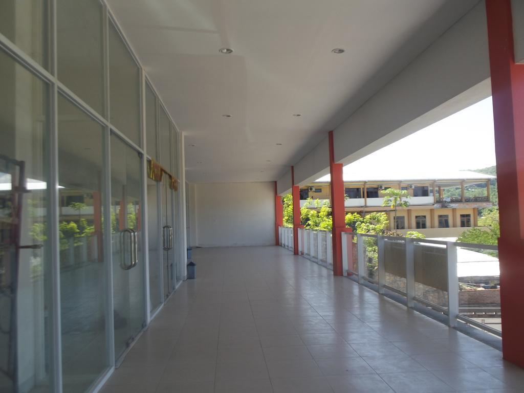 L Bajo Hotel Labuan Bajo Exterior photo
